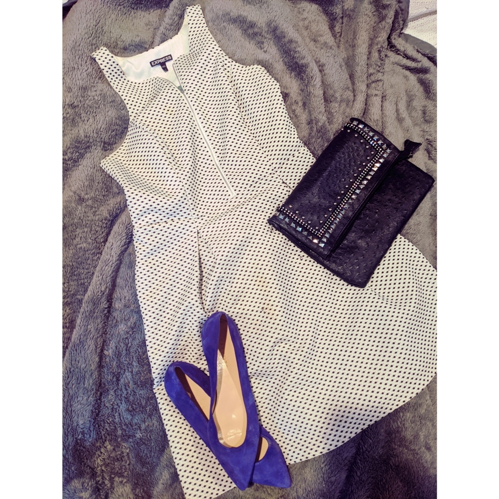 Polka dot zip dress